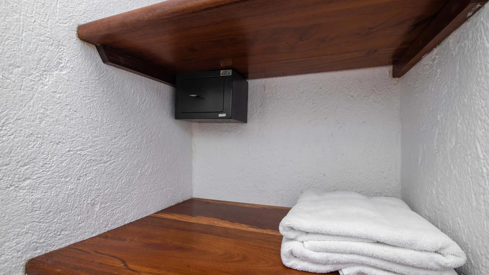 2Br Apt Close To The Beach And 1 Block From 5Th Av Playa del Carmen Apartment